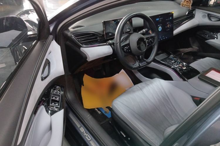 Used BYD Seal 2022 550 km Standard Range Rear-Wheel Drive Prestige Version Interior 3