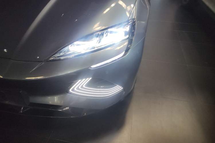 Used BYD Seal 2022 550 km Standard Range Rear-Wheel Drive Prestige Version Left Front Headlight