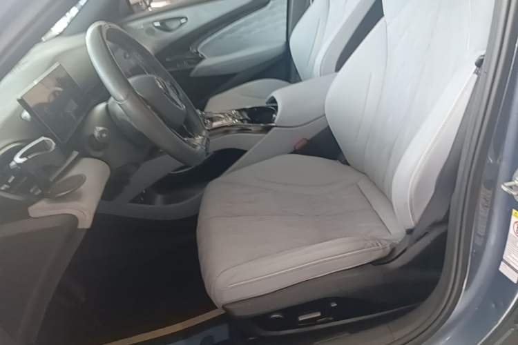Used BYD Seal 2022 650 km All-Wheel-Drive Performance Version Left Front Seat