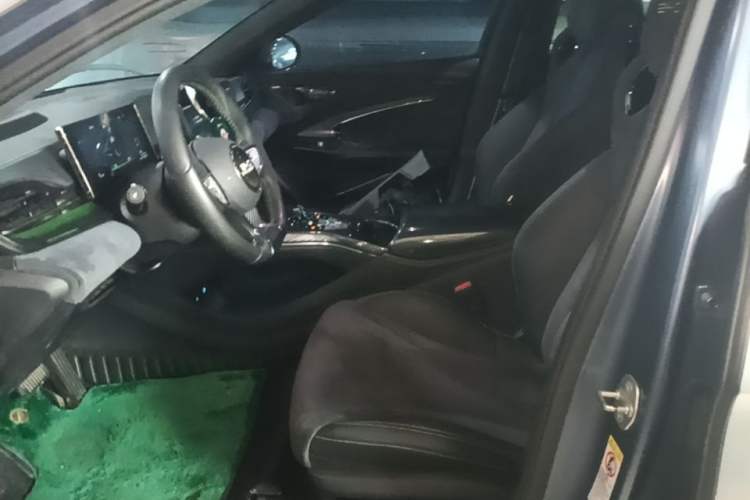 Used BYD Seal 2022 650 km All-Wheel-Drive Performance Version Left Front Seat