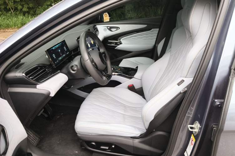Used BYD Seal 2022 700 km Long-Range Rear-Wheel-Drive Version Left Front Seat