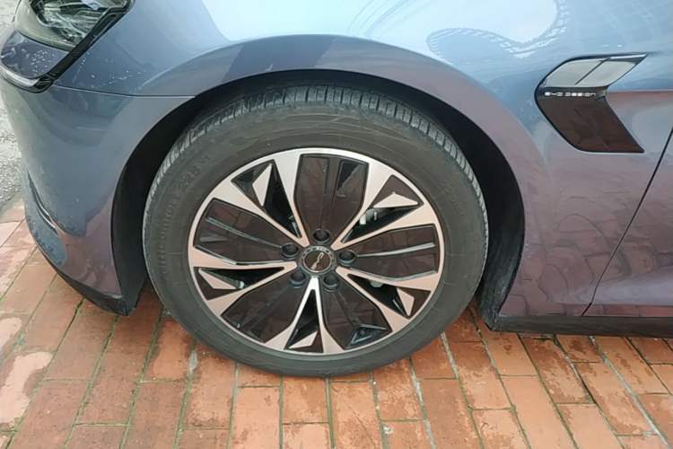 Used BYD Seal 2022 550 km Standard Range Rear-Wheel Drive Prestige Version Left Front Wheel Hub