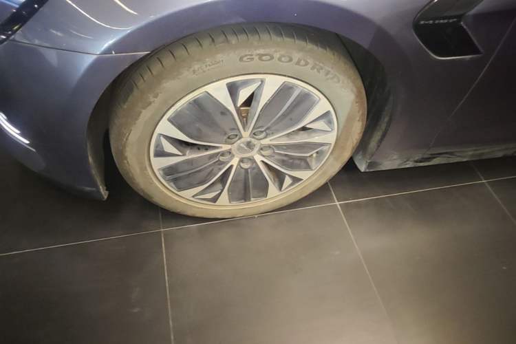 Used BYD Seal 2022 550 km Standard Range Rear-Wheel Drive Prestige Version Left Front Wheel Hub