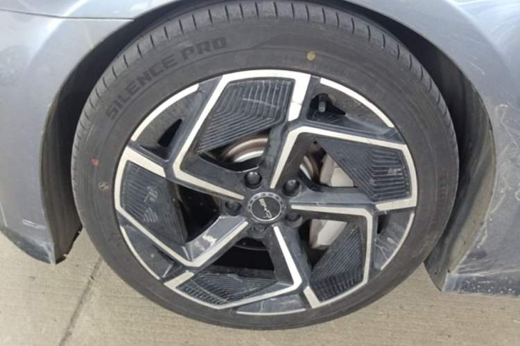 Used BYD Seal 2022 650 km All-Wheel-Drive Performance Version Left Front Wheel Hub