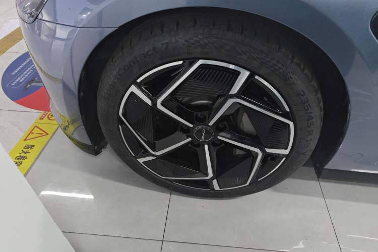 Used BYD Seal 2022 700 km Long-Range Rear-Wheel-Drive Version Left Front Wheel Hub