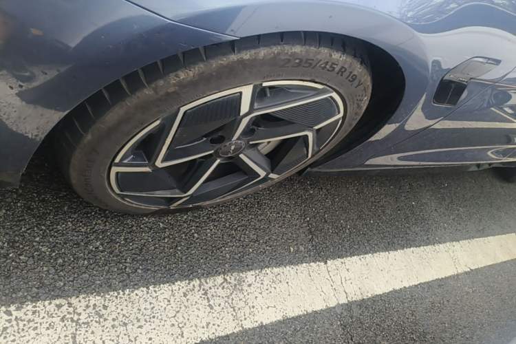 Used BYD Seal 2022 700 km Long-Range Rear-Wheel-Drive Version Left Front Wheel Hub