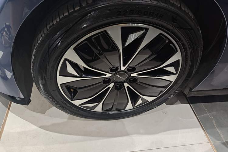 Used BYD Seal 2022 550 km Standard Range Rear-Wheel Drive Prestige Version Left Front Wheel Hub