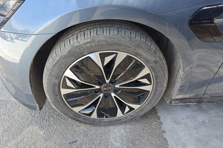 Used BYD Seal 2022 550 km Standard Range Rear-Wheel Drive Prestige Version Left Front Wheel Hub