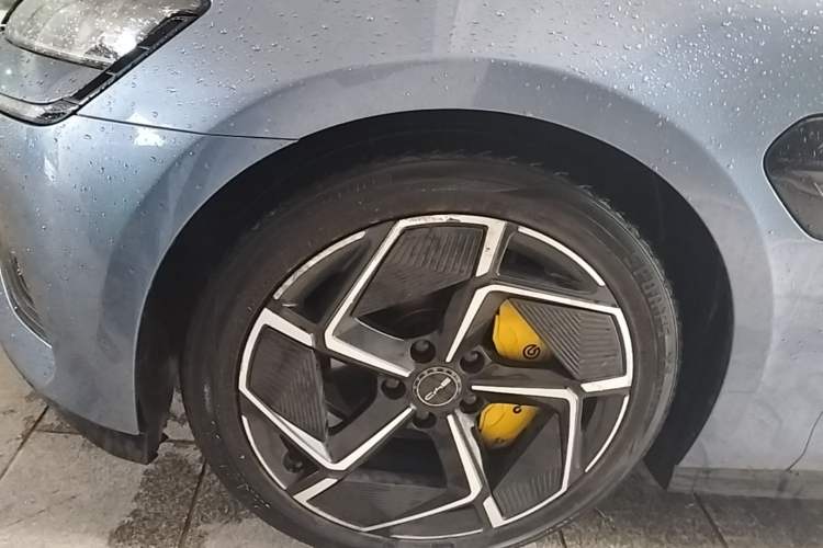 Used BYD Seal 2022 550 km Standard Range Rear-Wheel Drive Prestige Version Left Front Wheel Hub