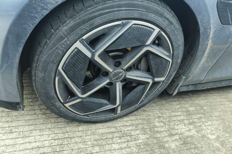 Used BYD Seal 2022 700 km Long-Range Rear-Wheel-Drive Version Left Front Wheel Hub