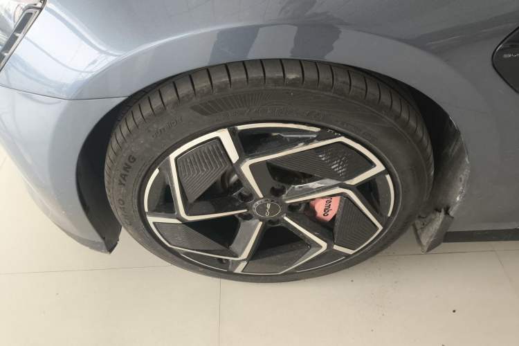 Used BYD Seal 2022 650 km All-Wheel-Drive Performance Version Left Front Wheel Hub