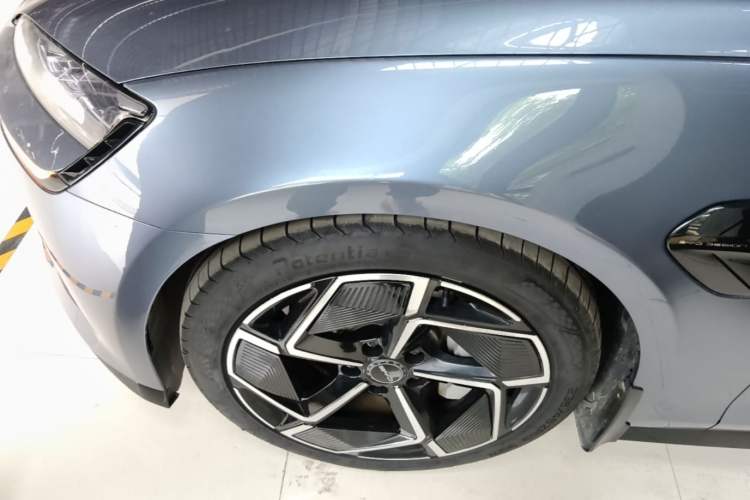 Used BYD Seal 2022 700 km Long-Range Rear-Wheel-Drive Version Left Front Wheel Hub