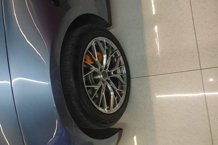 Used BYD Seal 2022 550 km Standard Range Rear-Wheel Drive Prestige Version Left Front Wheel Hub
