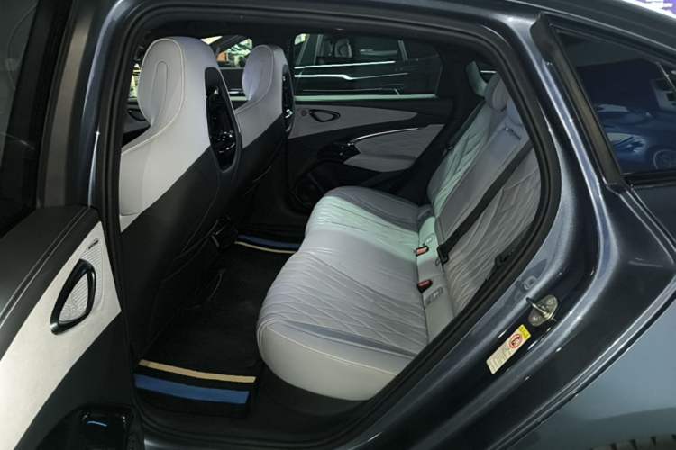 Used BYD Seal 2022 650 km All-Wheel-Drive Performance Version Left Rear Seat