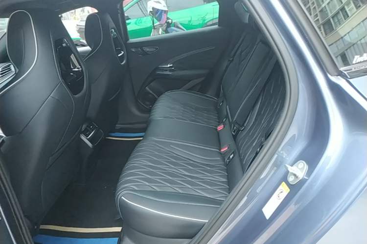 Used BYD Seal 2022 550 km Standard Range Rear-Wheel Drive Prestige Version Left Rear Seat