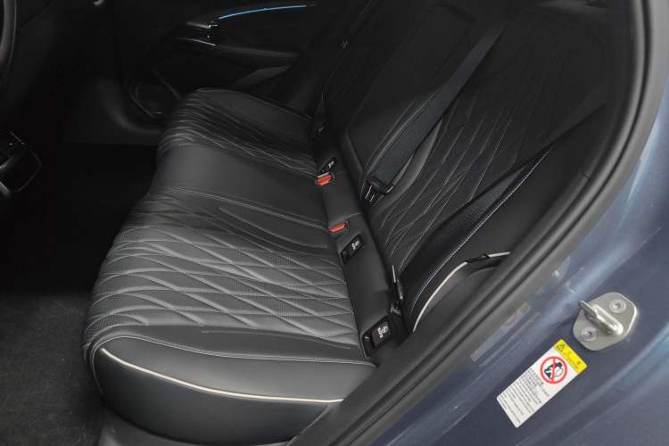 Used BYD Seal 2022 700 km Long-Range Rear-Wheel-Drive Version Left Rear Seat