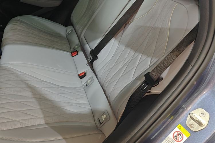 Used BYD Seal 2022 700 km Long-Range Rear-Wheel-Drive Version Left Rear Seat