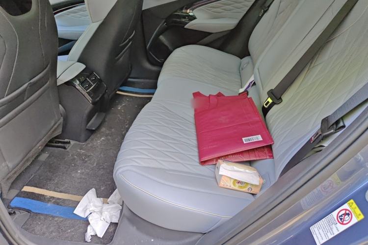 Used BYD Seal 2022 550 km Standard Range Rear-Wheel Drive Prestige Version Left Rear Seat