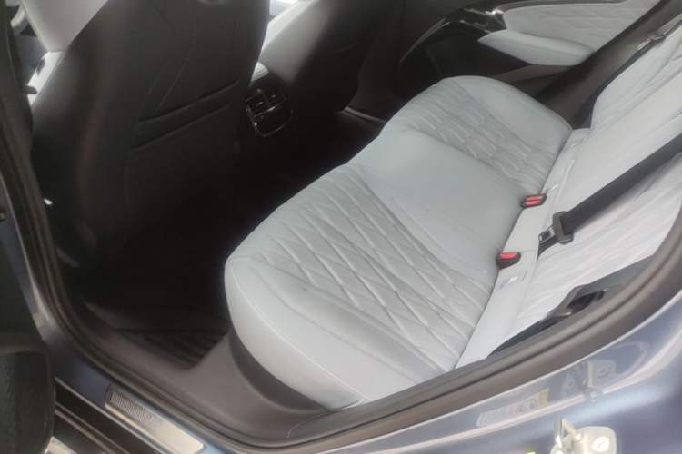 Used BYD Seal 2022 550 km Standard Range Rear-Wheel Drive Elite Version Left Rear Seat