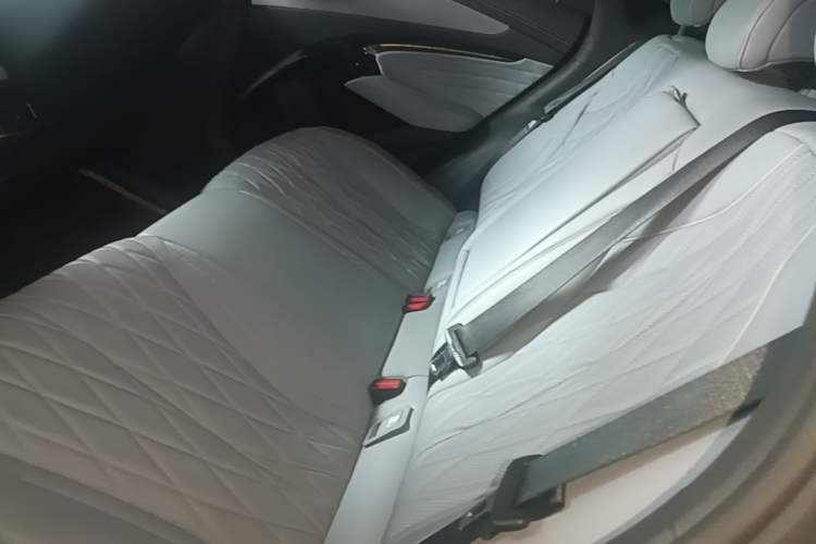 Used BYD Seal 2022 550 km Standard Range Rear-Wheel Drive Prestige Version Left Rear Seat