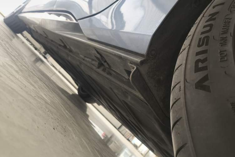 Used BYD Seal 2022 650 km All-Wheel-Drive Performance Version Left Side Sill