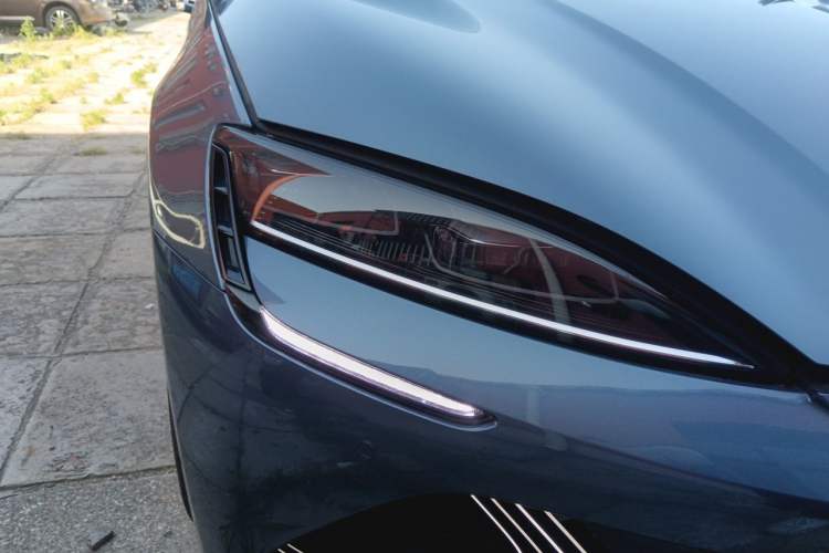 Used BYD Seal 2022 550 km Standard Range Rear-Wheel Drive Prestige Version Right Front Headlight