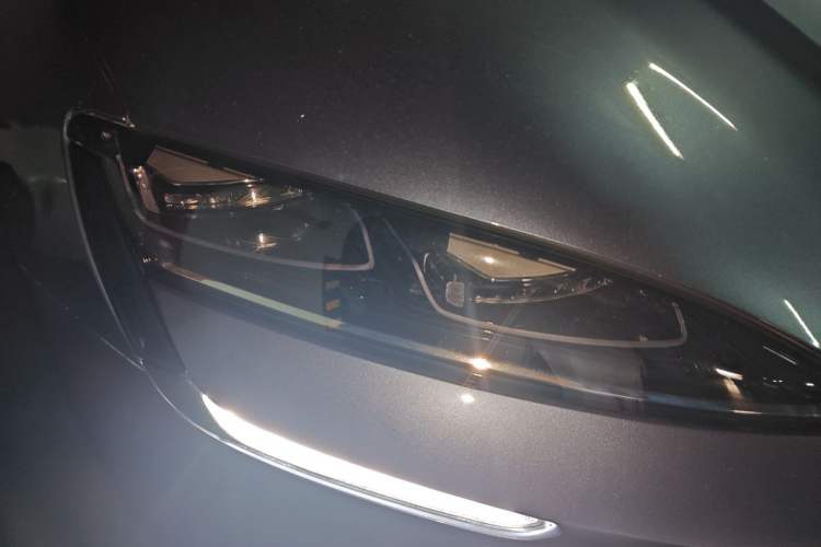 Used BYD Seal 2022 550 km Standard Range Rear-Wheel Drive Prestige Version Right Front Headlight