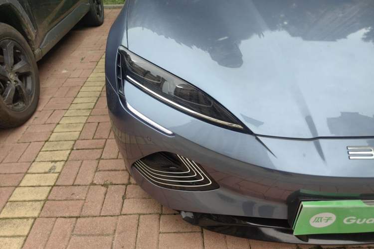 Used BYD Seal 2022 550 km Standard Range Rear-Wheel Drive Prestige Version Right Front Headlight