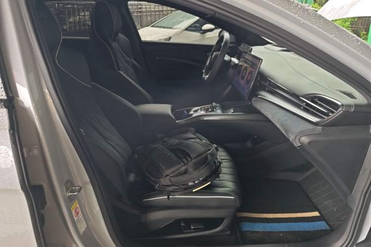 Used BYD Seal 2022 700 km Long-Range Rear-Wheel-Drive Version Right Front Seat