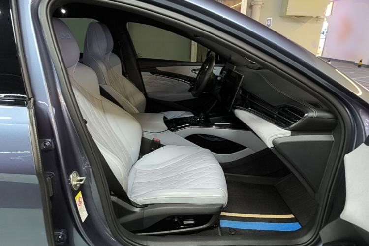 Used BYD Seal 2022 650 km All-Wheel-Drive Performance Version Right Front Seat
