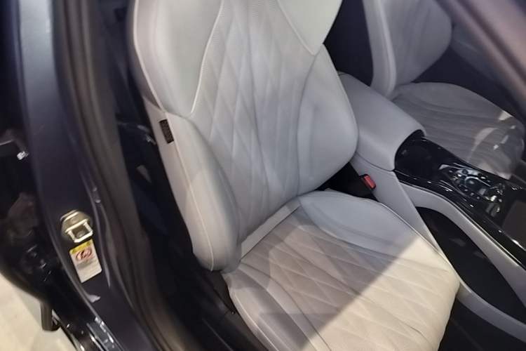 Used BYD Seal 2022 700 km Long-Range Rear-Wheel-Drive Version Right Front Seat