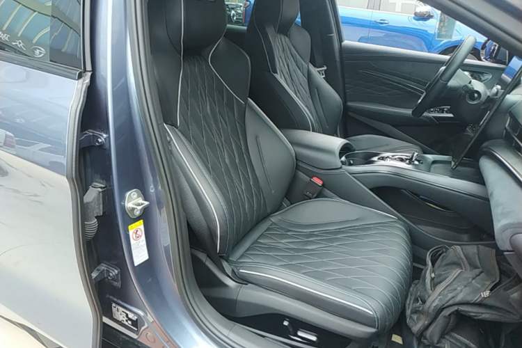 Used BYD Seal 2022 550 km Standard Range Rear-Wheel Drive Prestige Version Right Front Seat