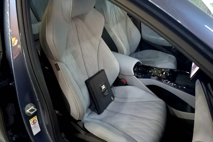 Used BYD Seal 2022 550 km Standard Range Rear-Wheel Drive Prestige Version Right Front Seat