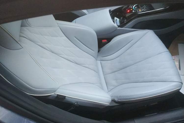 Used BYD Seal 2022 650 km All-Wheel-Drive Performance Version Right Front Seat