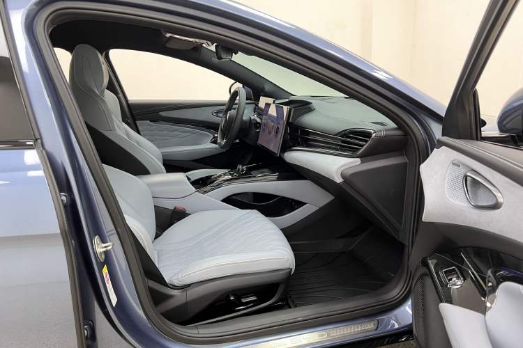 Used BYD Seal 2022 700 km Long-Range Rear-Wheel-Drive Version Right Front Seat