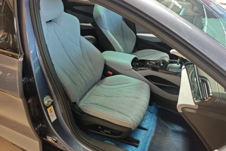 Used BYD Seal 2022 550 km Standard Range Rear-Wheel Drive Prestige Version Right Front Seat