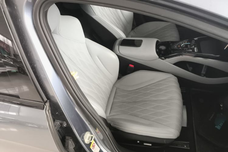 Used BYD Seal 2022 650 km All-Wheel-Drive Performance Version Right Front Seat