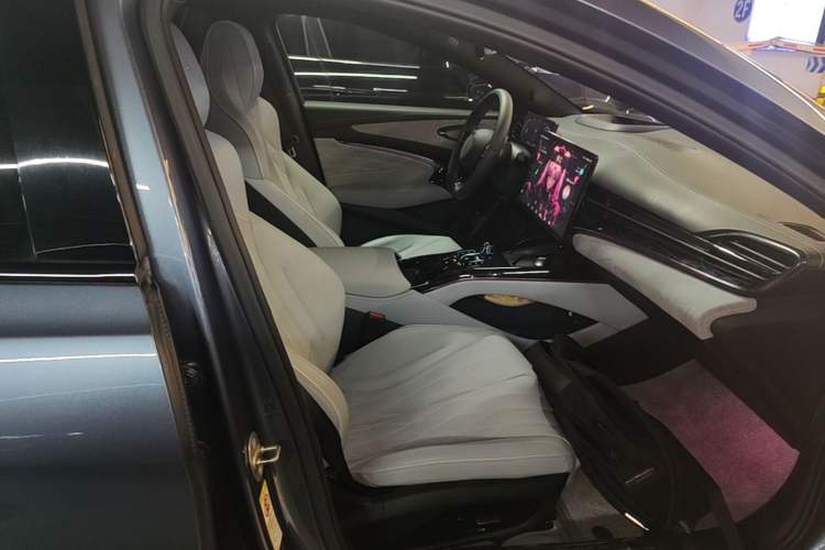 Used BYD Seal 2022 700 km Long-Range Rear-Wheel-Drive Version Right Front Seat