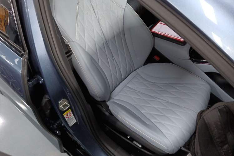 Used BYD Seal 2022 550 km Standard Range Rear-Wheel Drive Prestige Version Right Front Seat