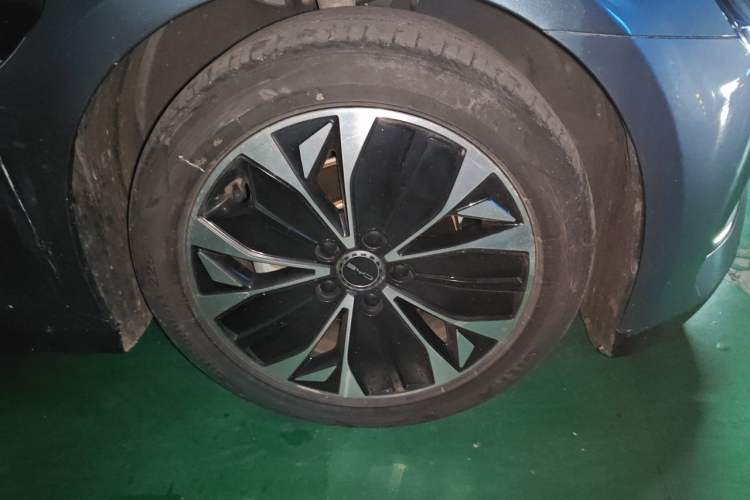 Used BYD Seal 2022 550 km Standard Range Rear-Wheel Drive Prestige Version Right Front Wheel Hub