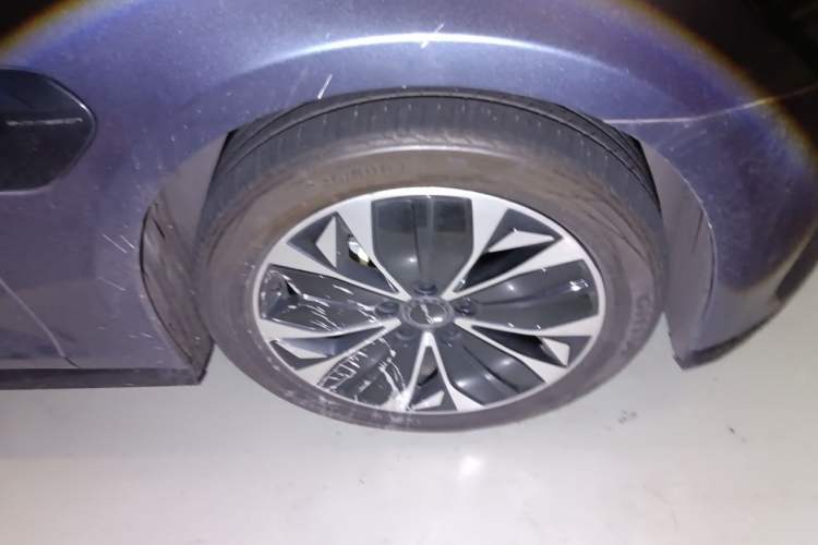 Used BYD Seal 2022 550 km Standard Range Rear-Wheel Drive Prestige Version Right Front Wheel Hub