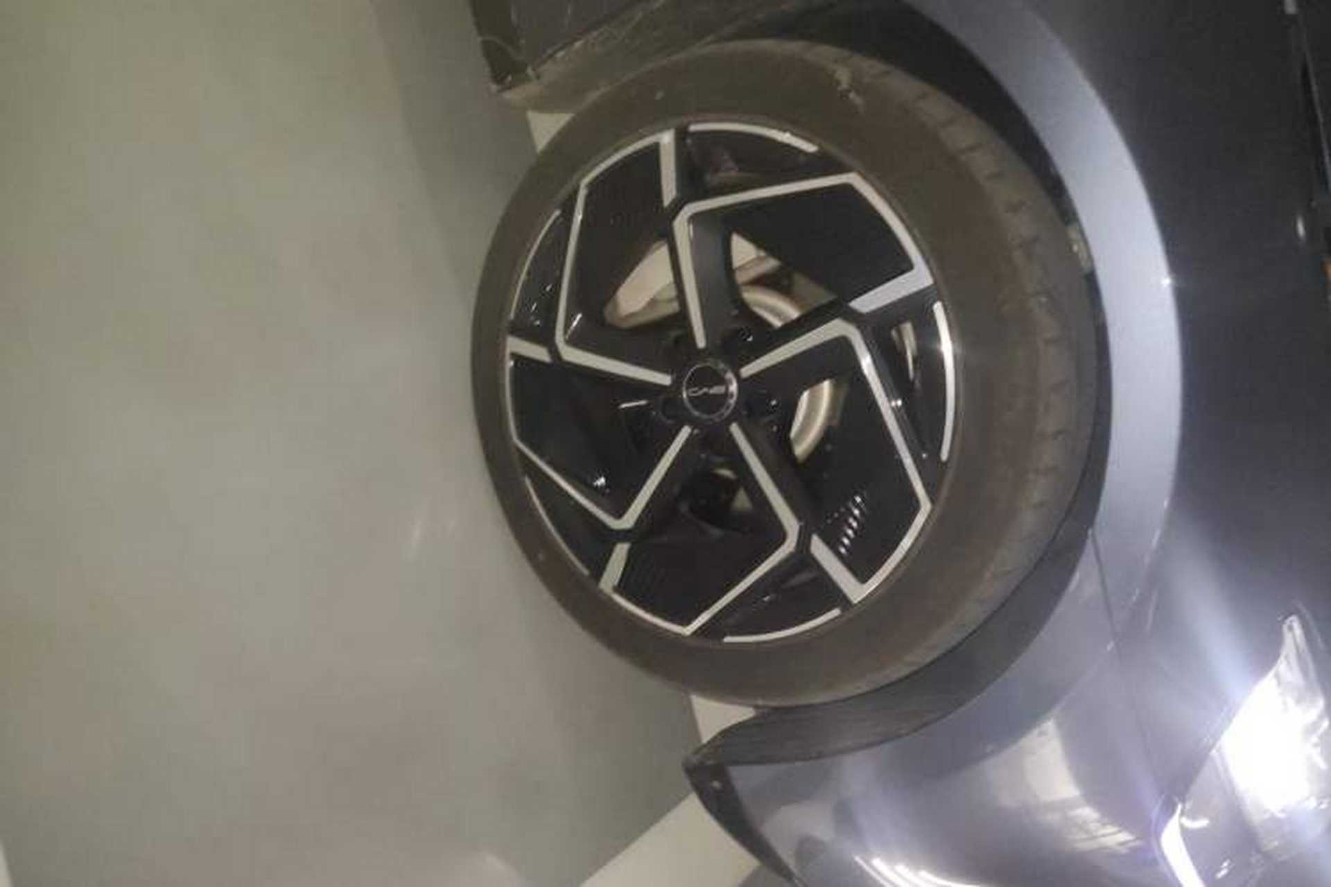 Used BYD Seal 2022 700 km Long-Range Rear-Wheel-Drive Version Right Front Wheel Hub