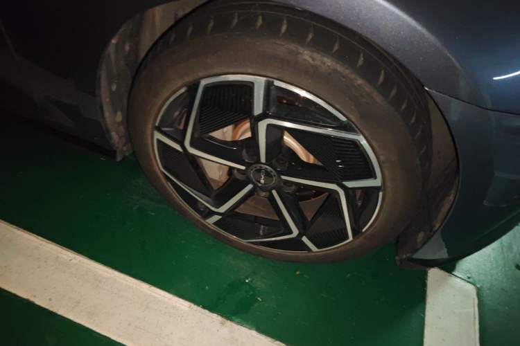 Used BYD Seal 2022 650 km All-Wheel-Drive Performance Version Right Front Wheel Hub