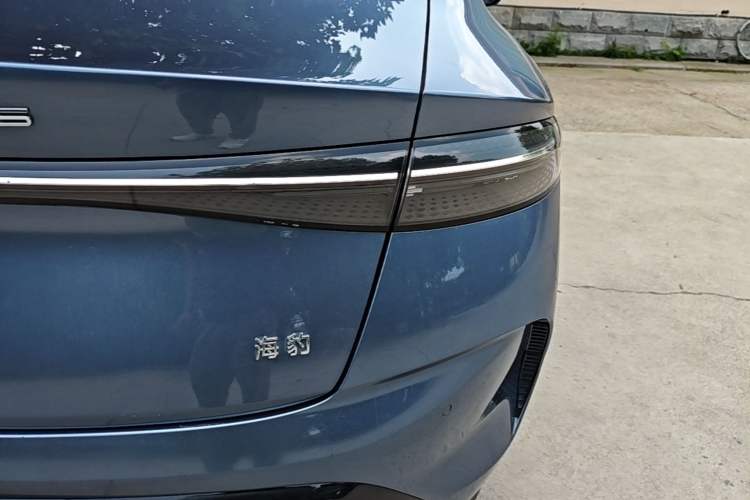 Used BYD Seal 2022 550 km Standard Range Rear-Wheel Drive Prestige Version Right Rear Taillight