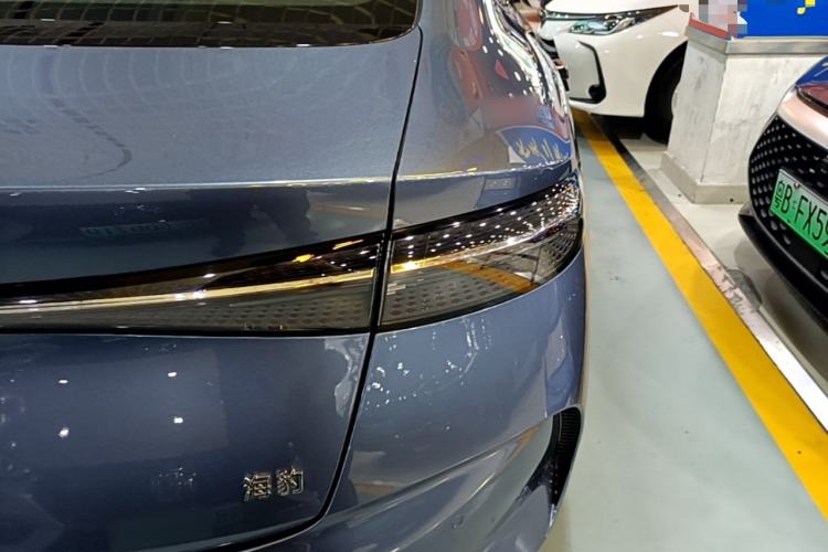 Used BYD Seal 2022 550 km Standard Range Rear-Wheel Drive Prestige Version Right Rear Taillight
