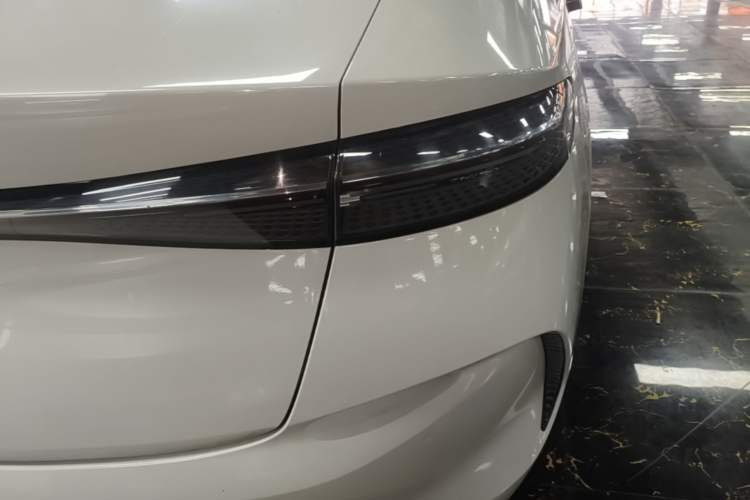 Used BYD Seal 2022 700 km Long-Range Rear-Wheel-Drive Version Right Rear Taillight