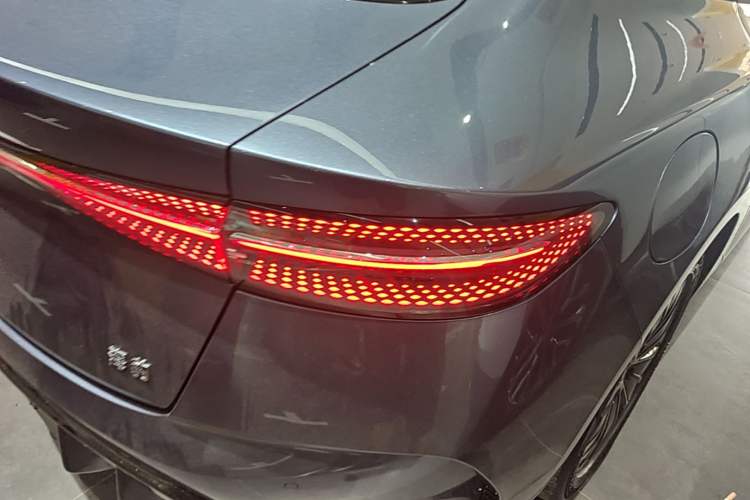 Used BYD Seal 2022 550 km Standard Range Rear-Wheel Drive Prestige Version Right Rear Taillight