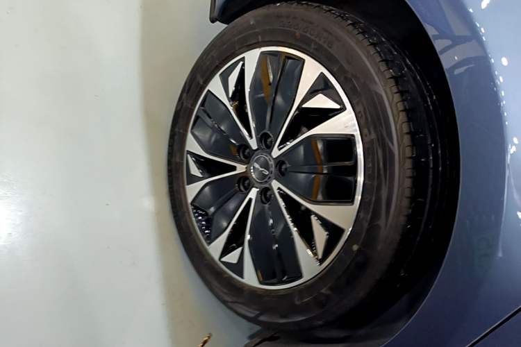 Used BYD Seal 2022 550 km Standard Range Rear-Wheel Drive Prestige Version Right Rear Wheel Hub