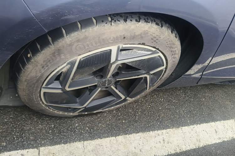 Used BYD Seal 2022 700 km Long-Range Rear-Wheel-Drive Version Right Rear Wheel Hub