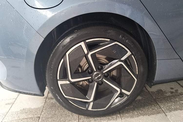 Used BYD Seal 2022 550 km Standard Range Rear-Wheel Drive Prestige Version Right Rear Wheel Hub